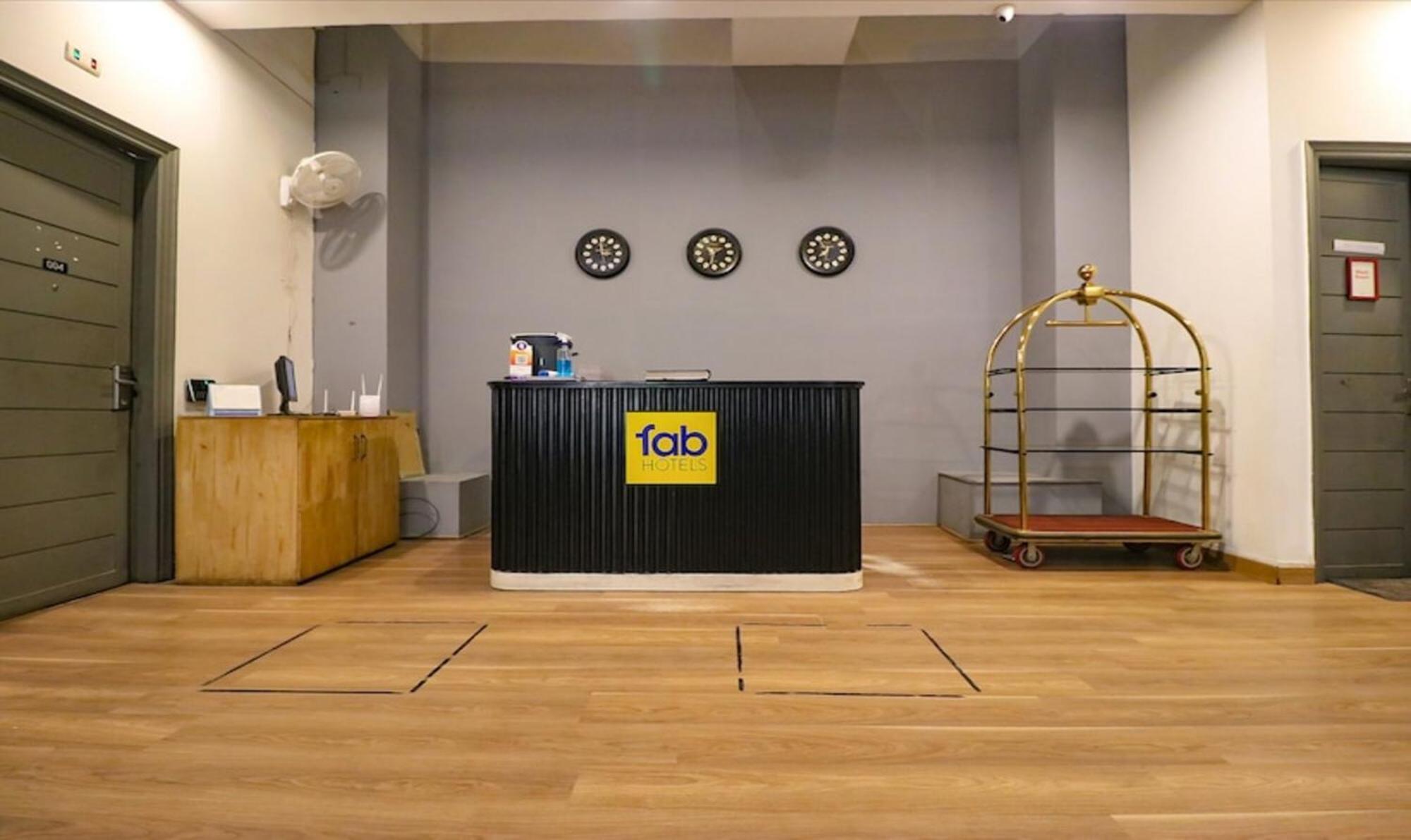 Fabhotel Majestic Jpm I New Delhi Bagian luar foto